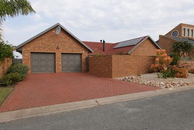 House For Sale in Outeniqua Strand, Outeniqua Strand